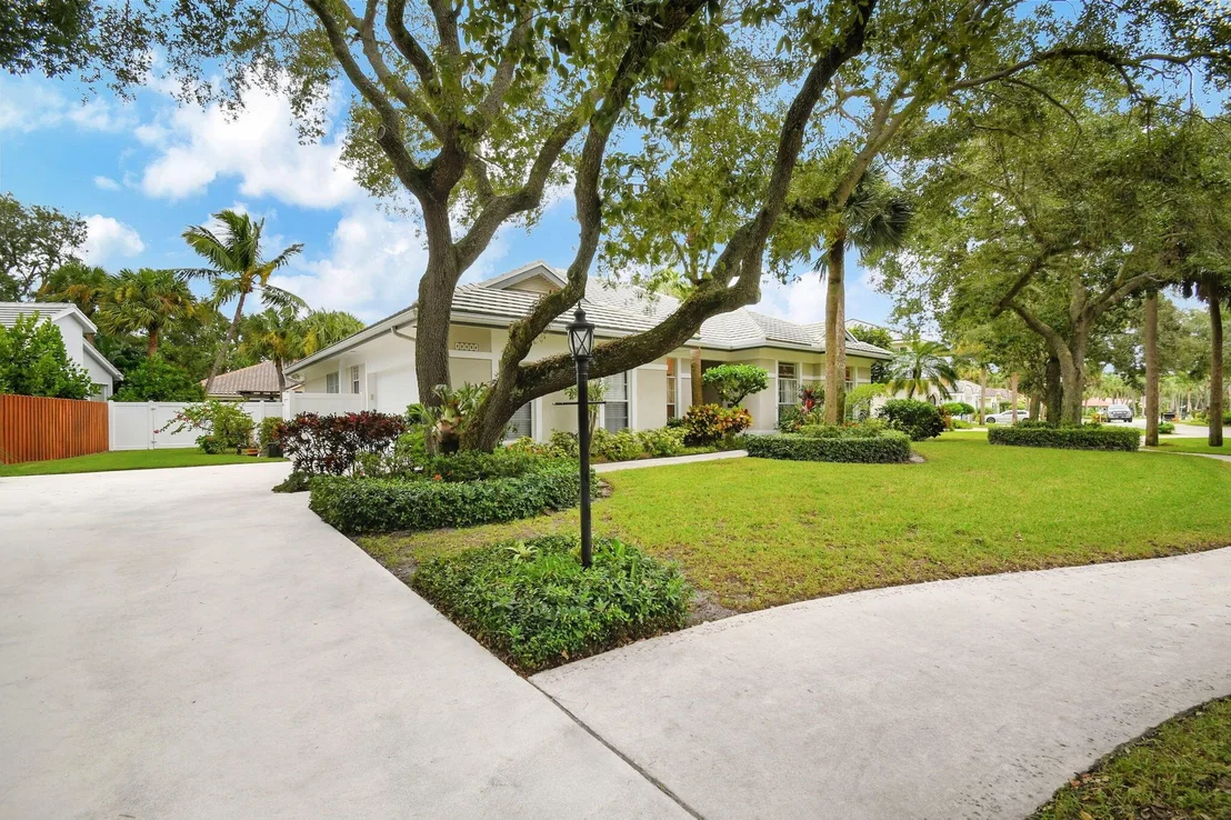 Photo of 2773 Hampton Circle S