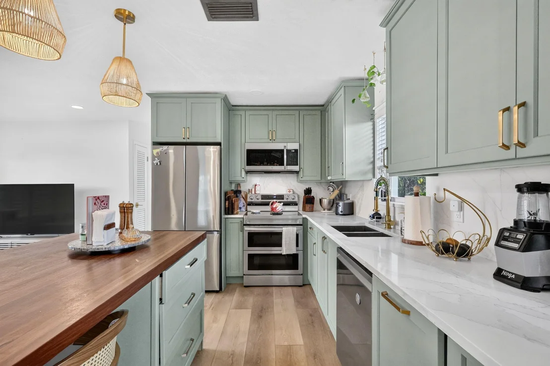 Photo of 902 SE OCEAN Avenue