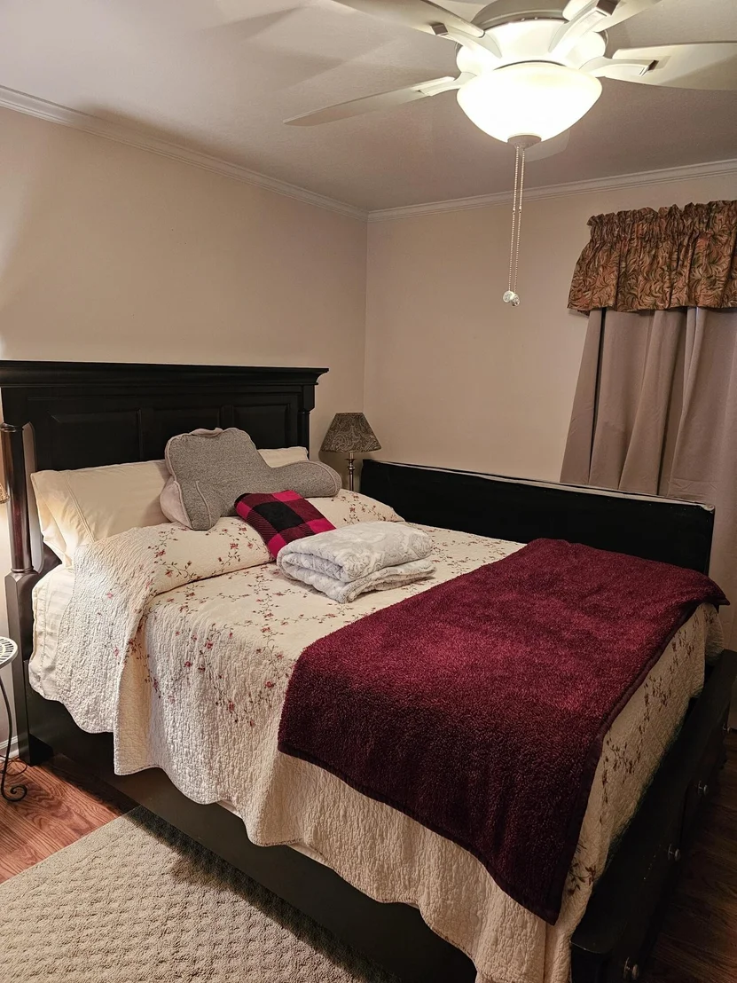 Photo of 877 Laurel Circle