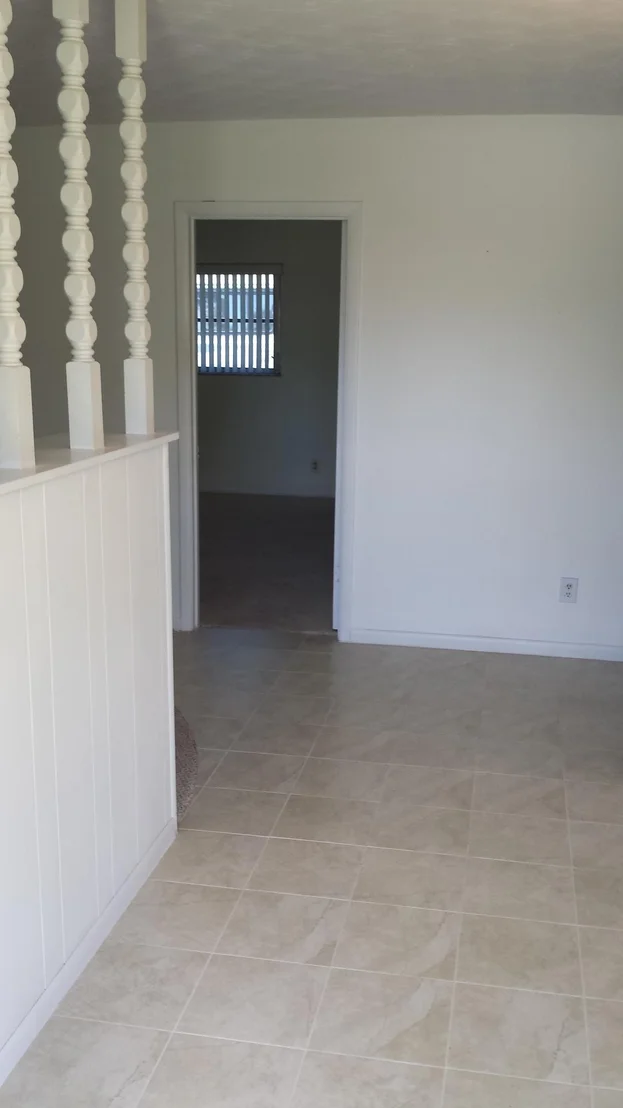 Photo of 381 SE Edgewood Drive