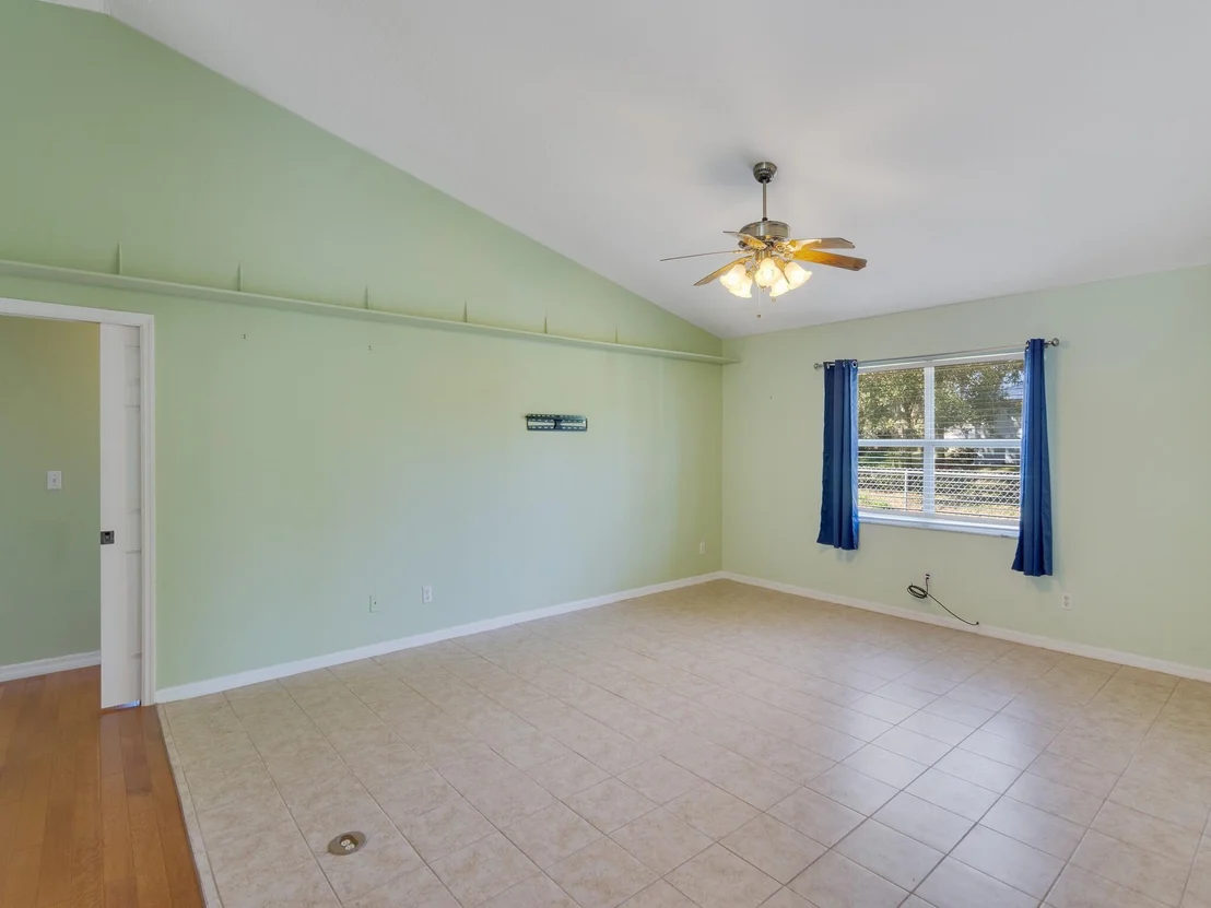Photo of 825 Landsdowne Drive