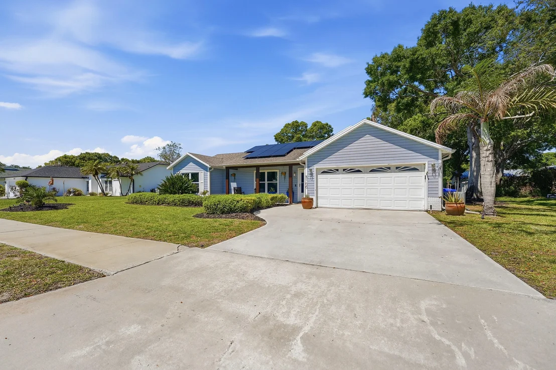 Photo of 15924 Laurel Oak Circle