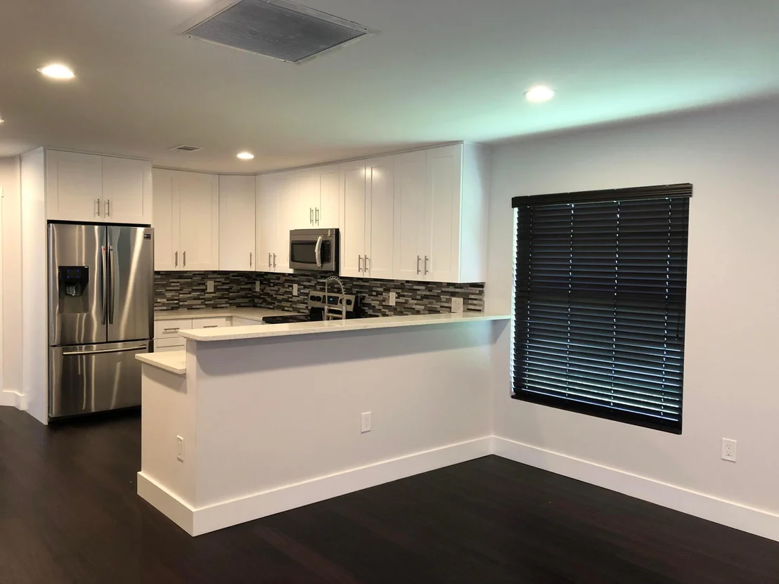 Photo of 2936 Summit Boulevard