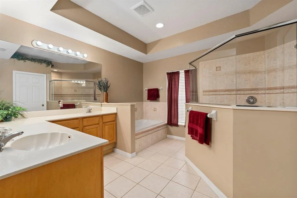 Photo of 5501 Pinetree Drive