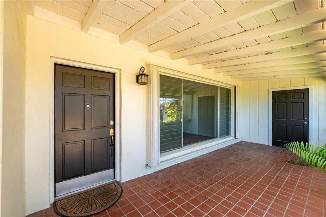 Photo of 804 SE Riverside Drive