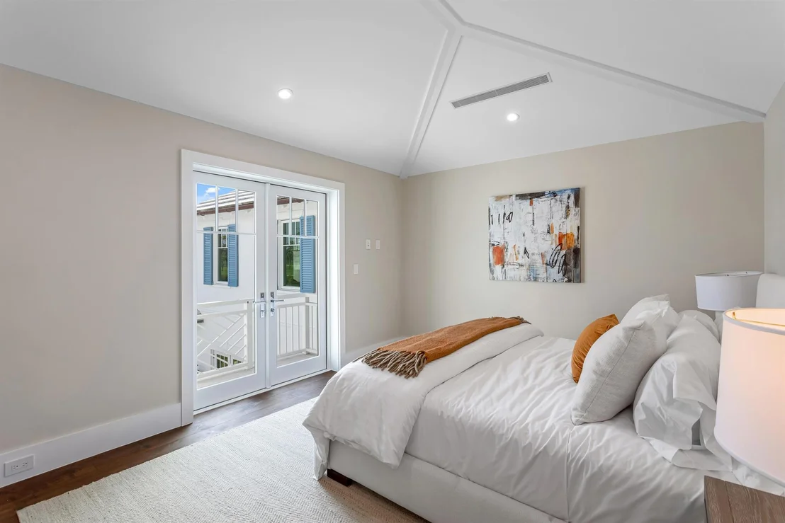 Photo of 584 Island Drive