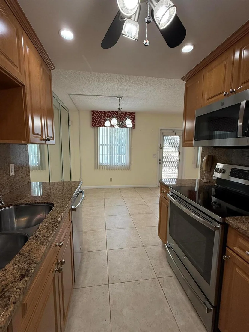 Photo of 2071 Exeter D