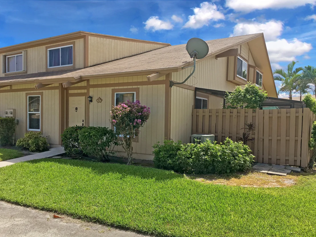 Photo of 354 Maplecrest Circle