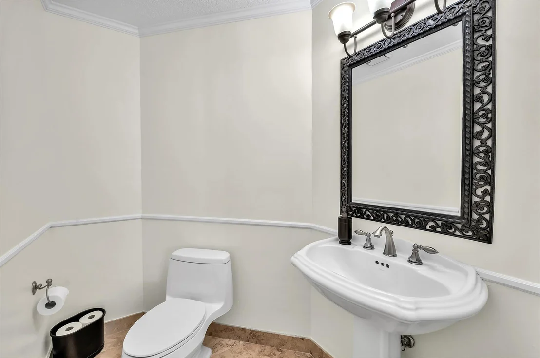 Photo of 1615 Lakeshore Circle