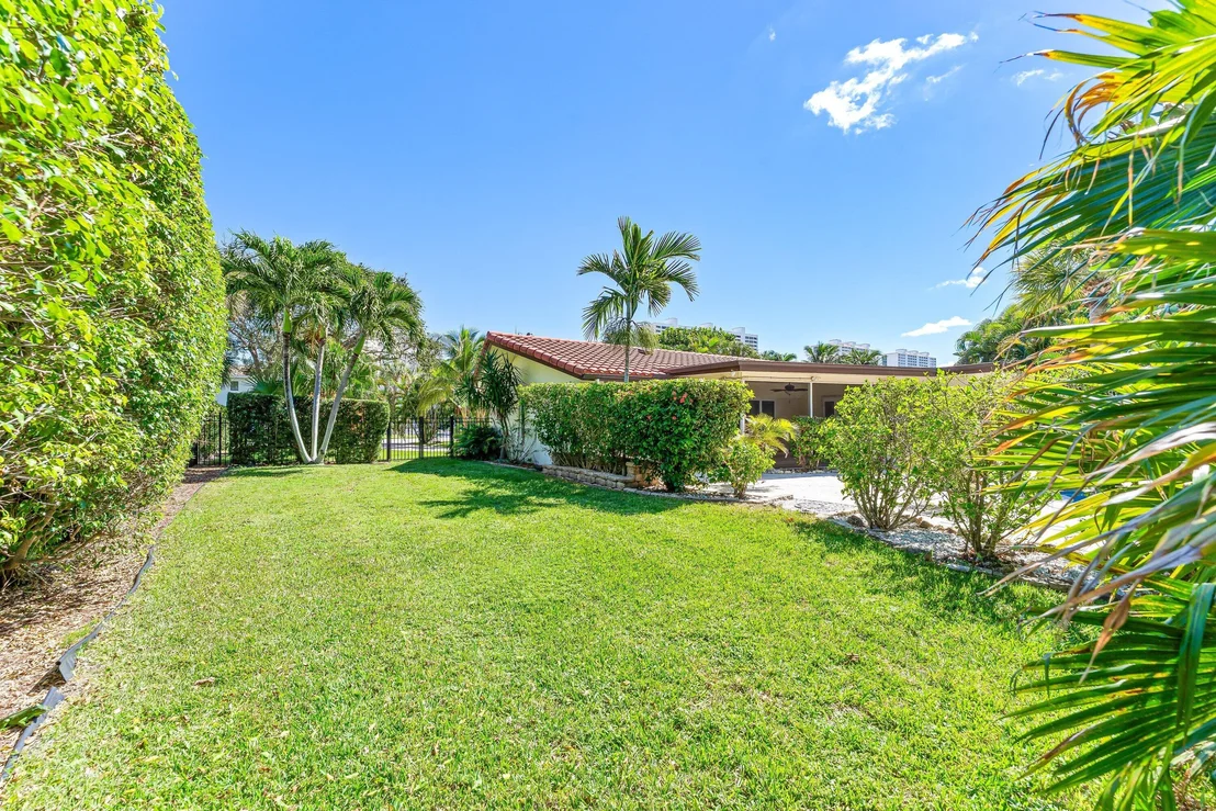 Photo of 2301 Banyan Road