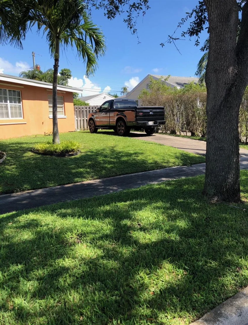 Photo of 819 Colonial Road