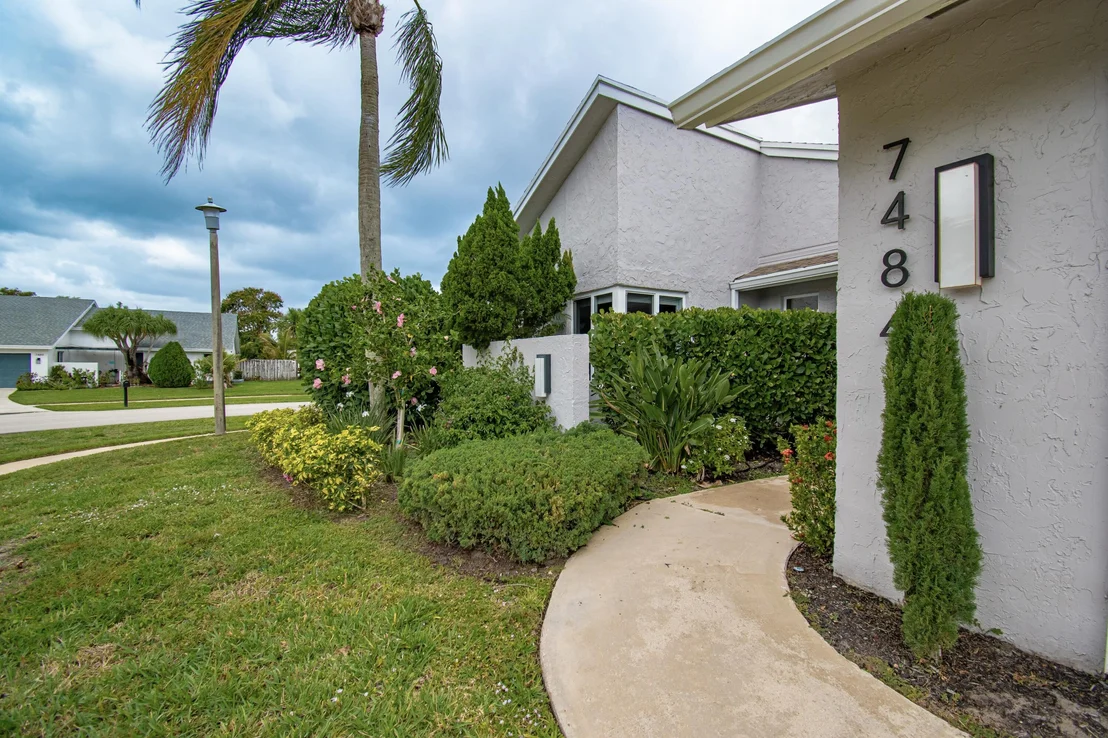 Photo of 7484 Malibu Crescent