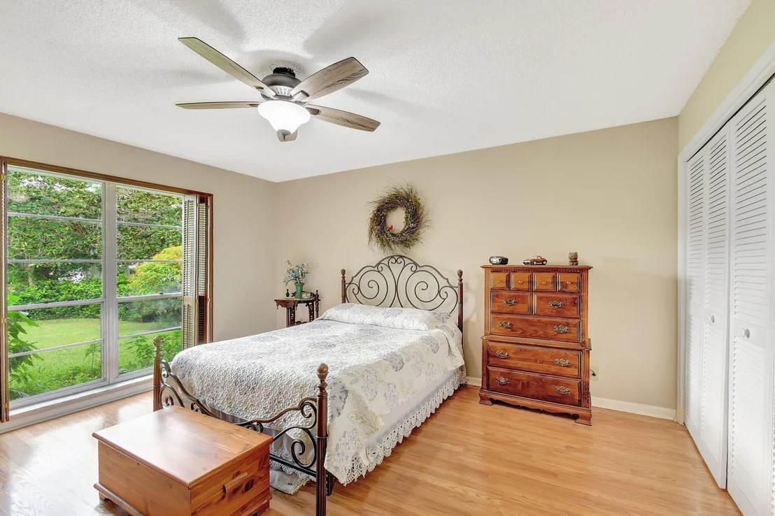 Photo of 8 W Cypress Road