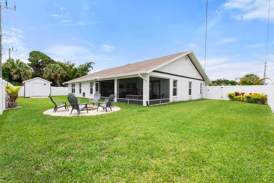 Photo of 701 SE Dolphin Drive