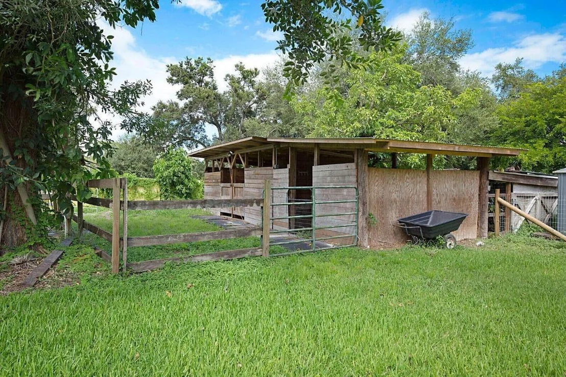 Photo of 359 W D Road