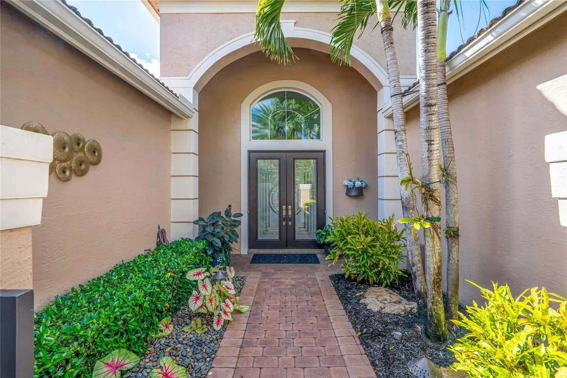 Photo of 10516 Whitewind Circle