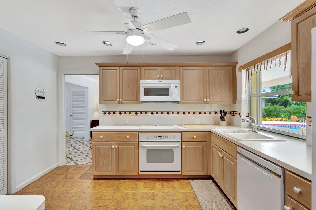 Photo of 1141 Pine Point Road