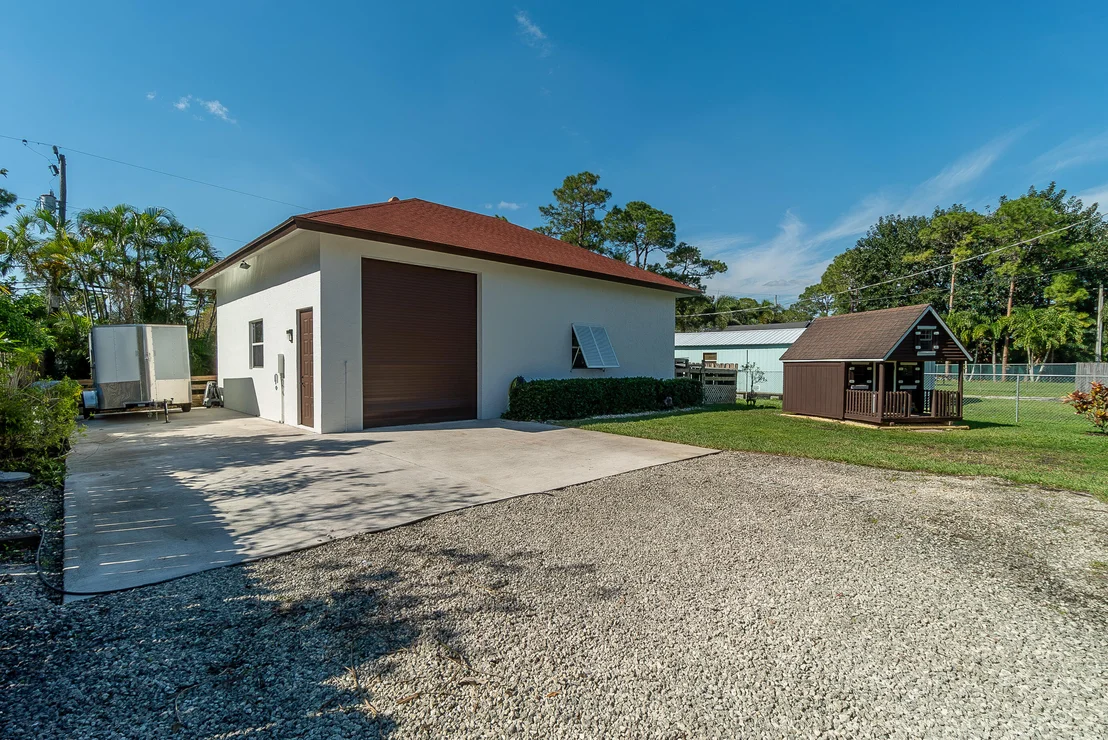 Photo of 5587 1st Road