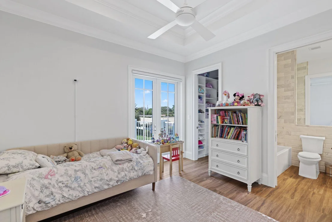 Photo of 3700 NE 24th Avenue