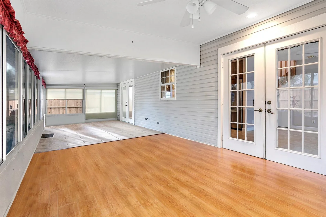 Photo of 6467 Foster Street