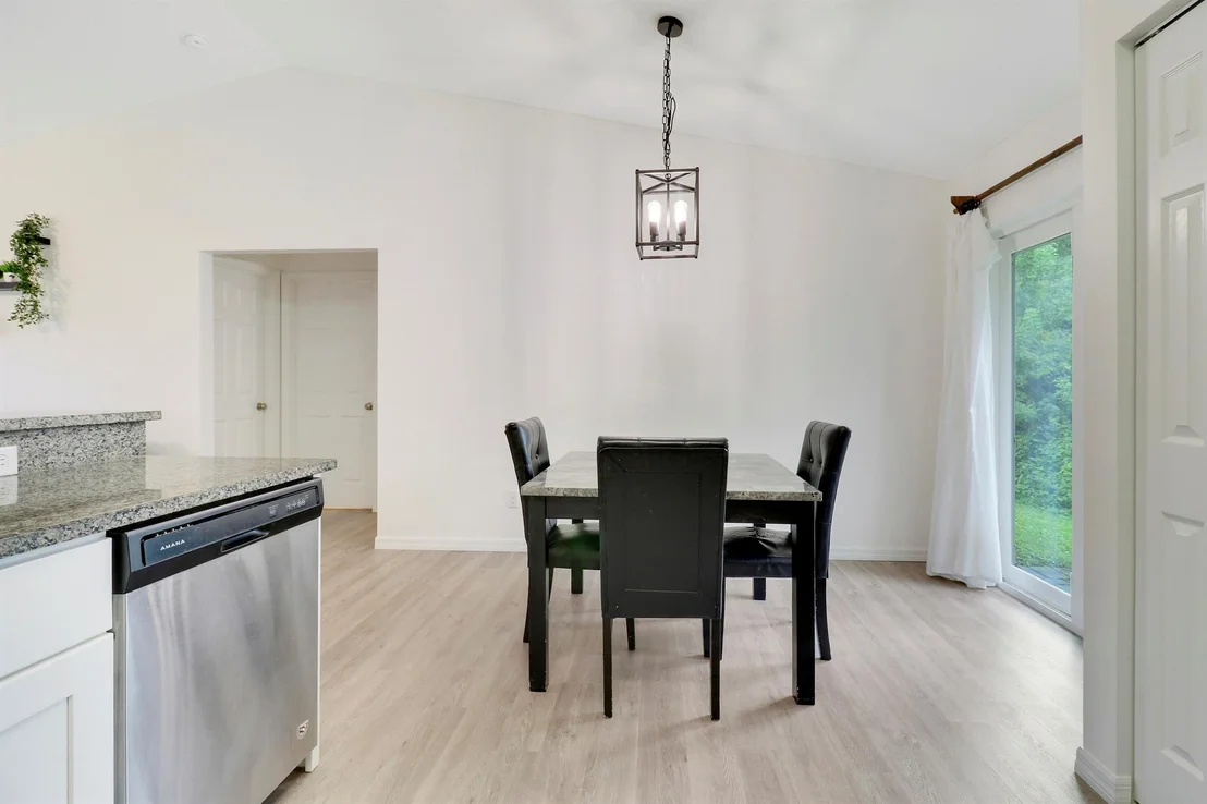 Photo of 6185 6th Place