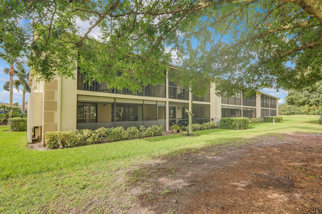 Photo of Unit F at 501 Pinecrest Circle