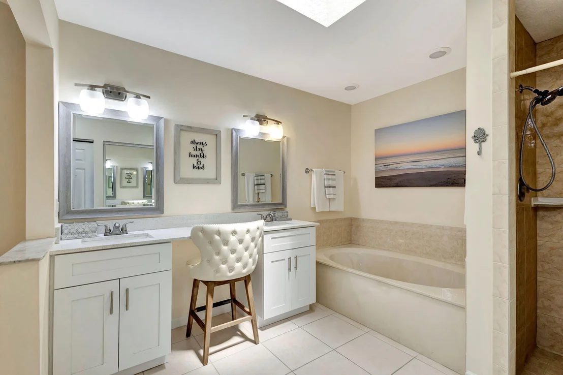 Photo of Unit D at 101 Half Moon Circle