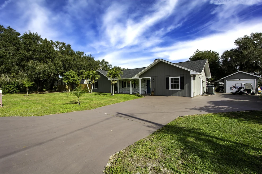 Photo of 1332 N Oak Ridge Drive