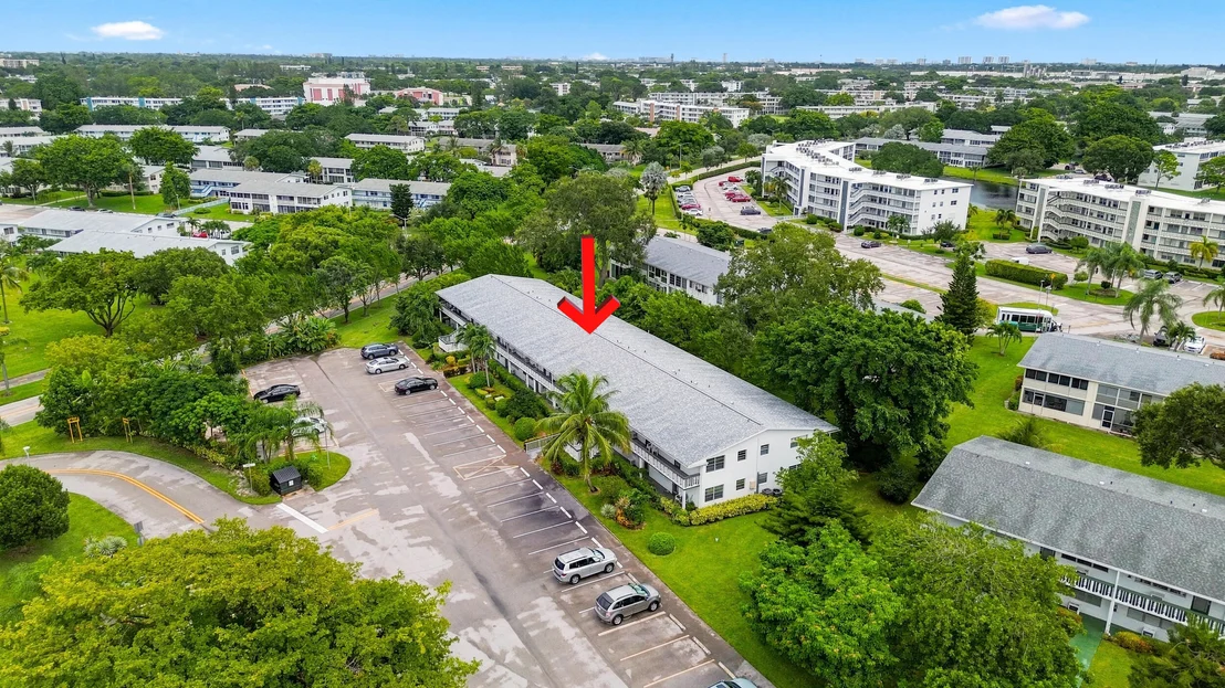Photo of Unit 310 at 310 OAKRIDGE R Court