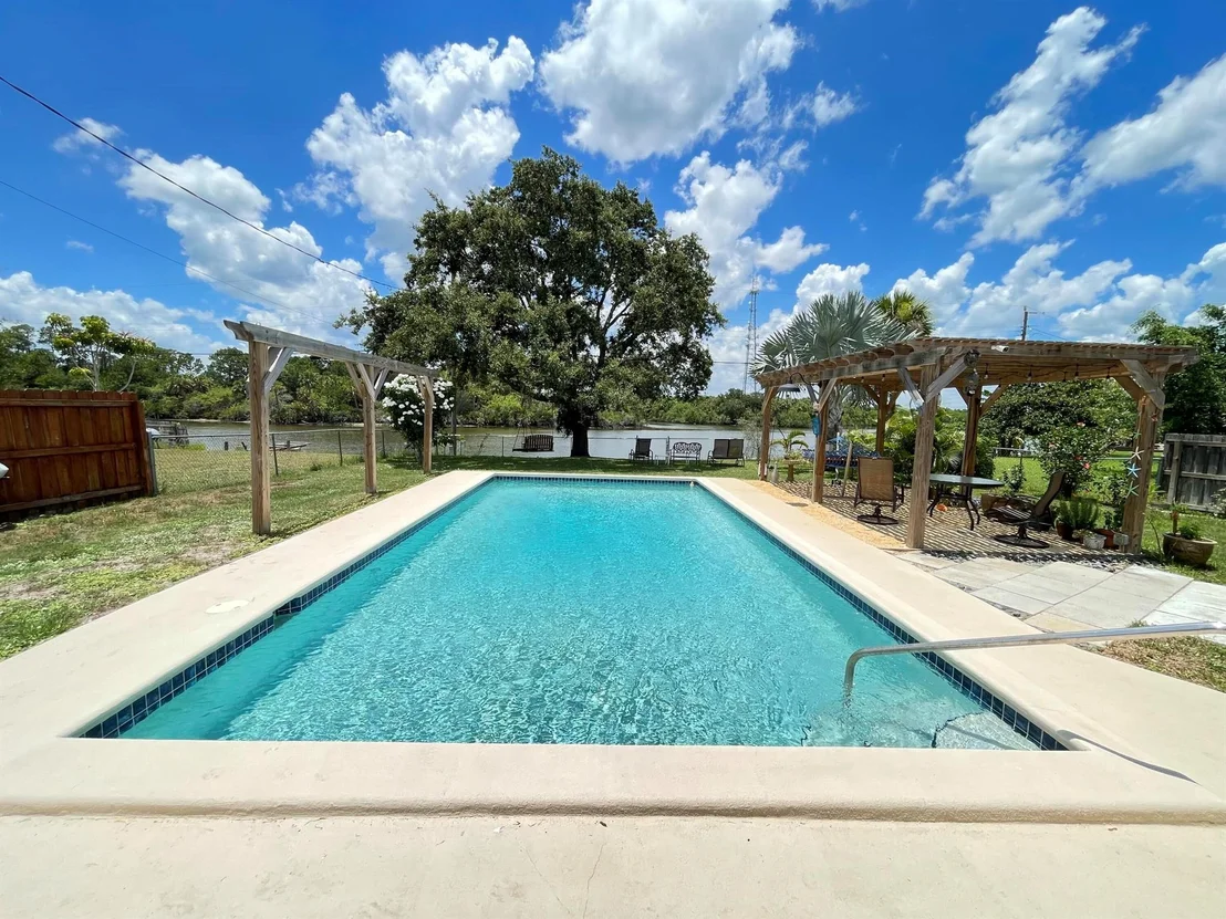 Photo of 886 Schumann Drive