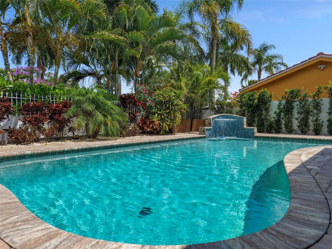 Photo of 741 Mockingbird Lane