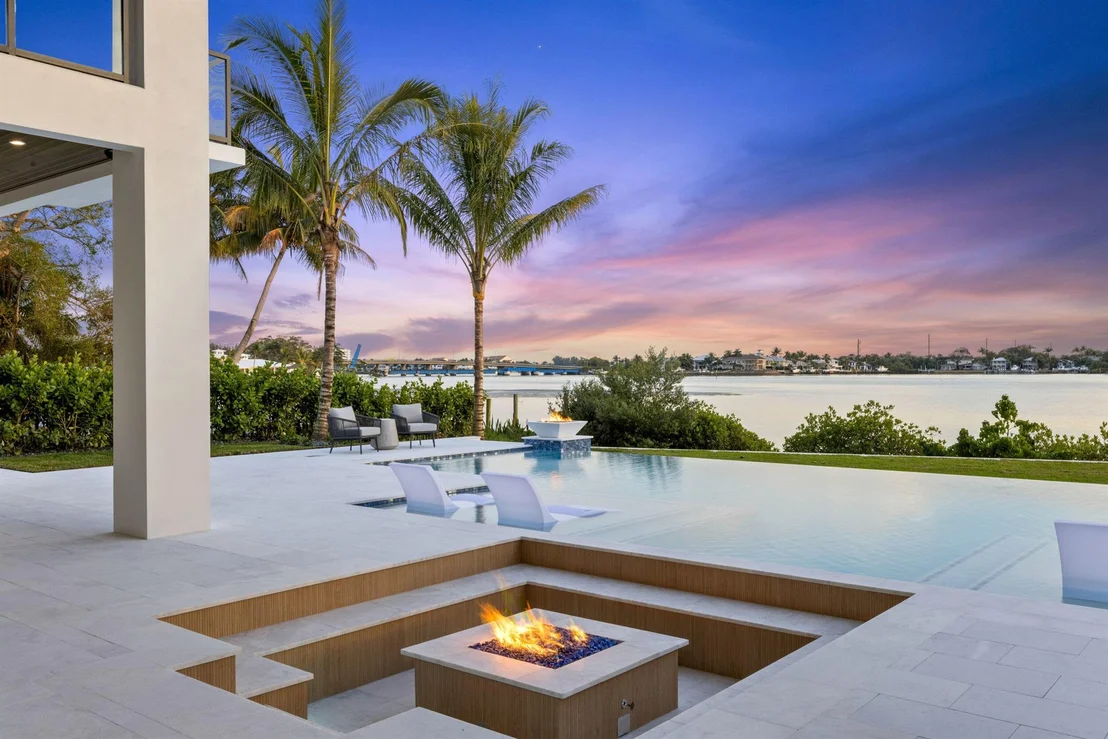 Photo of 88 W Riverside Drive