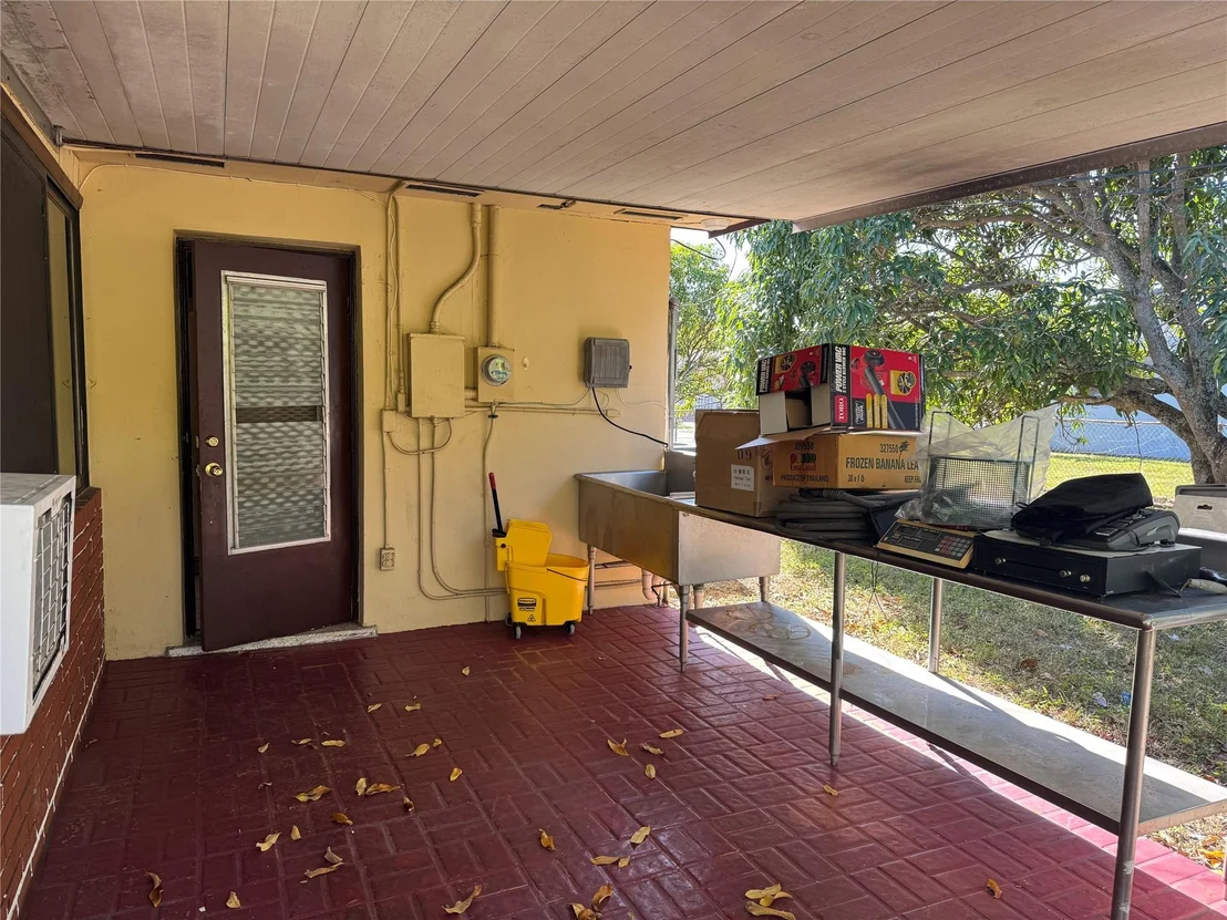 Photo of 1221 North Drive