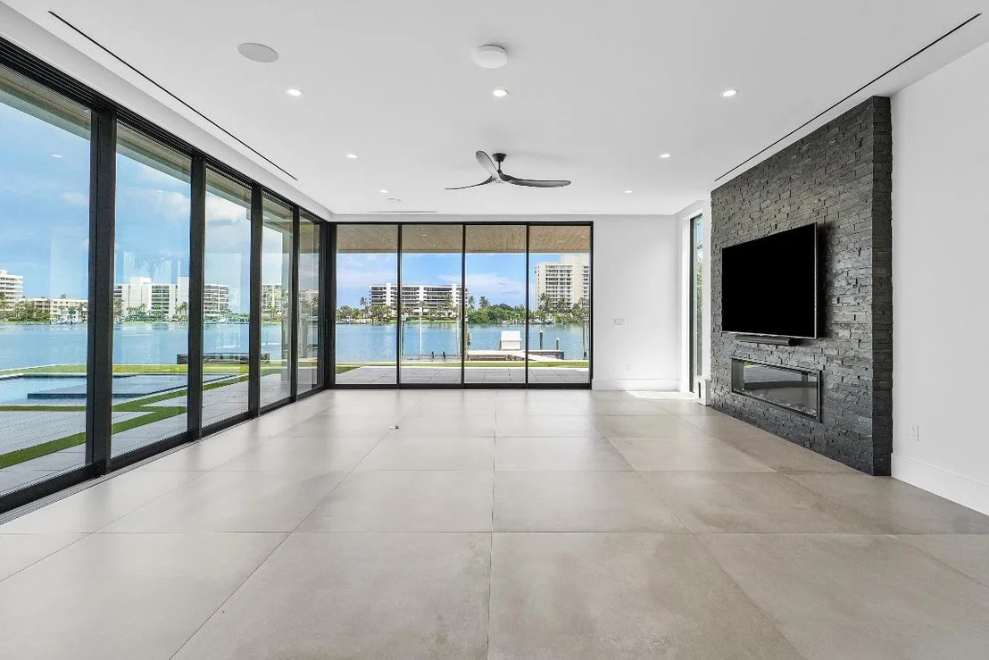 Photo of 3445 Harbor Road N