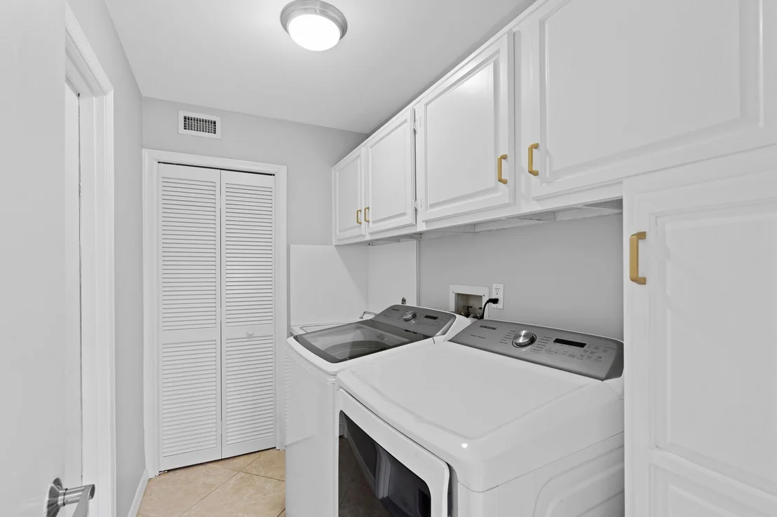 Photo of 925 Foxpointe Circle