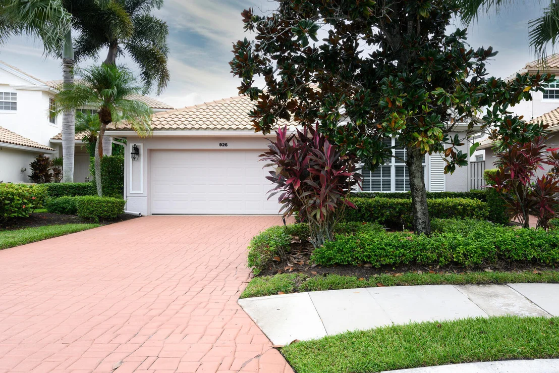 Photo of 926 Augusta Pointe Drive