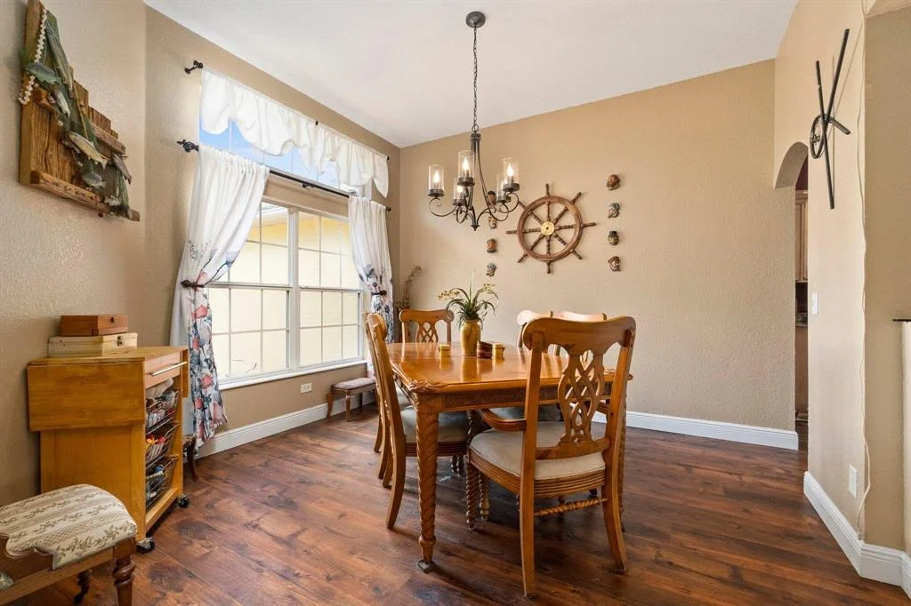 Photo of 5501 Pinetree Drive