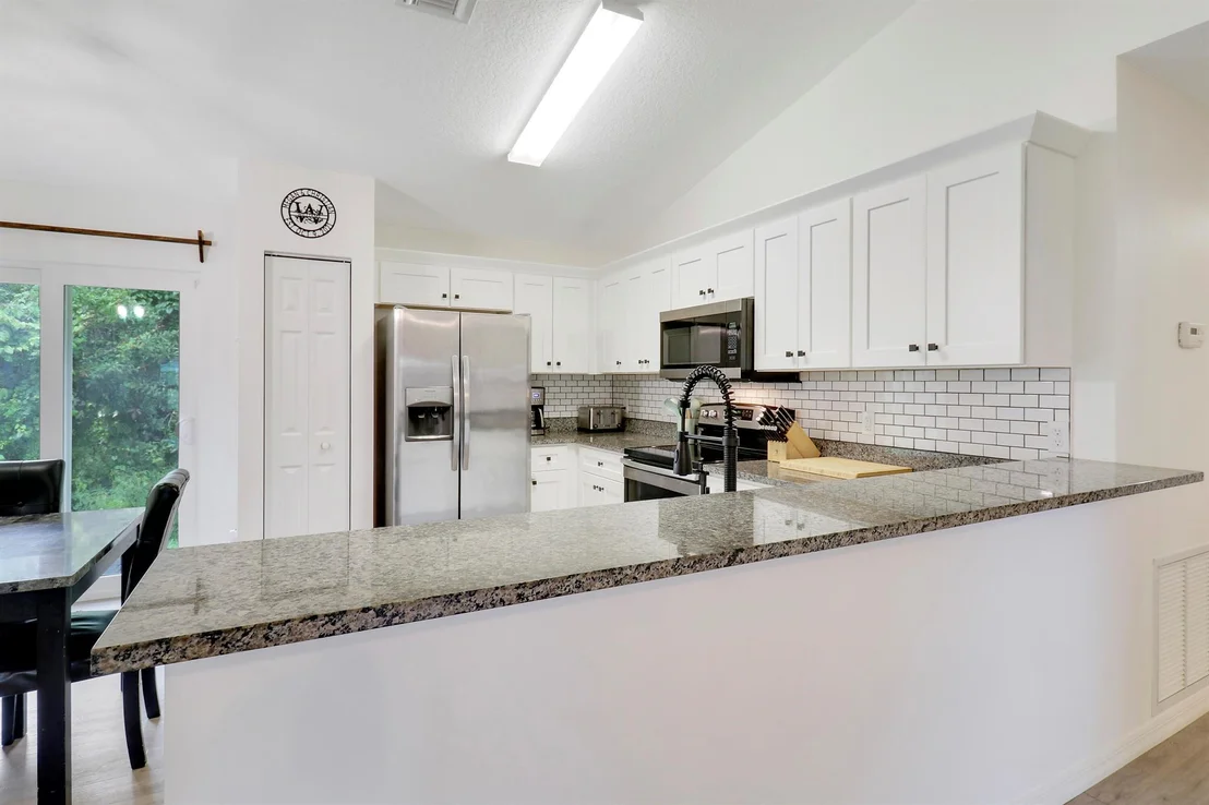 Photo of 6185 6th Place