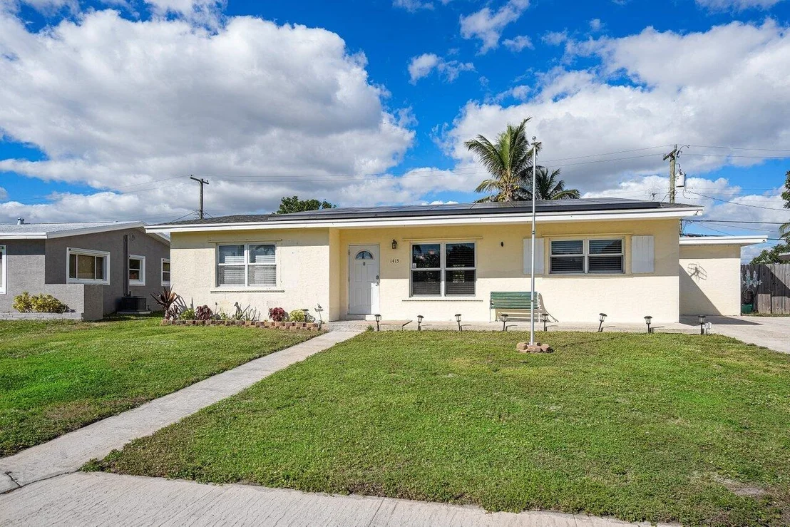 Photo of 1413 Crest Drive