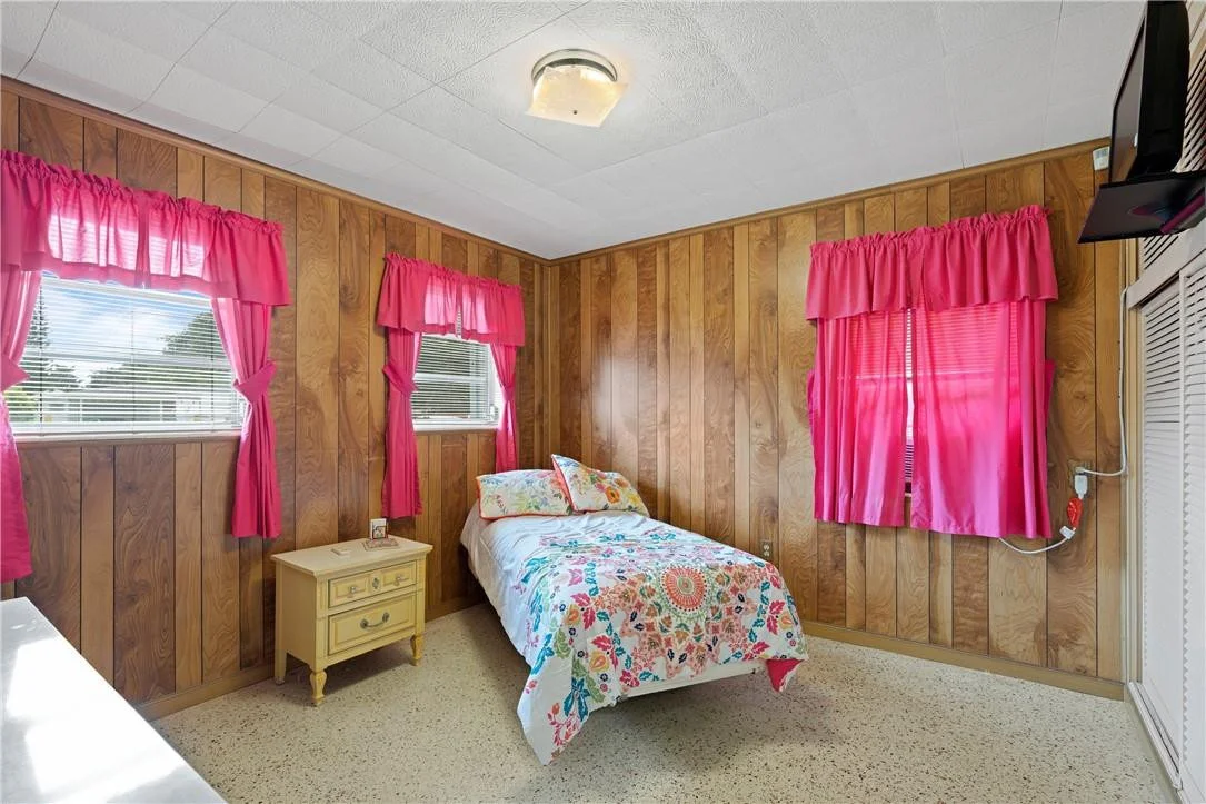 Photo of 325 Henthorne Drive