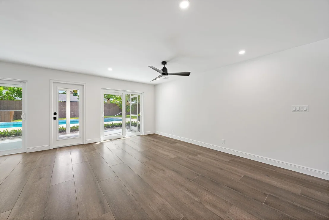 Photo of 109 E RIVERSIDE Drive