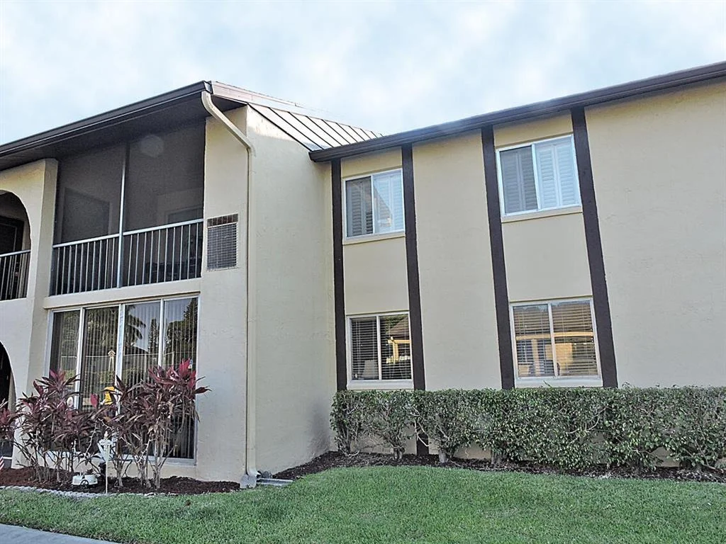 Photo of Unit D2 at 333 Pine Ridge Circle