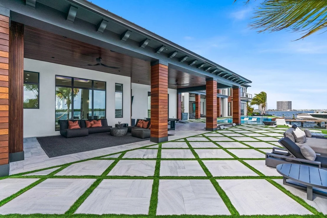 Photo of 712 Lakeside Circle