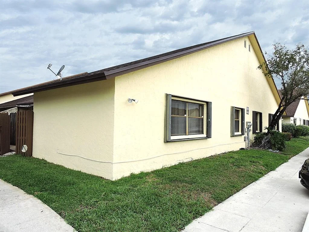 Photo of 504 Springdale Circle