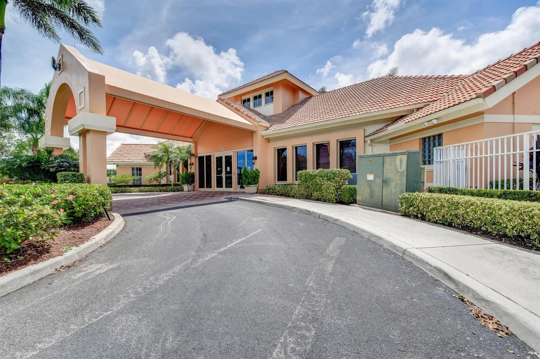 Photo of 1133 Egret Circle S