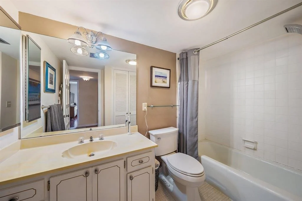 Photo of Unit 106E at 300 N Highway A1a