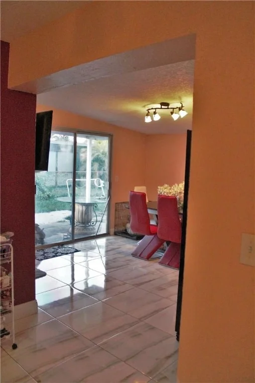 Photo of 352 Henthorne Drive