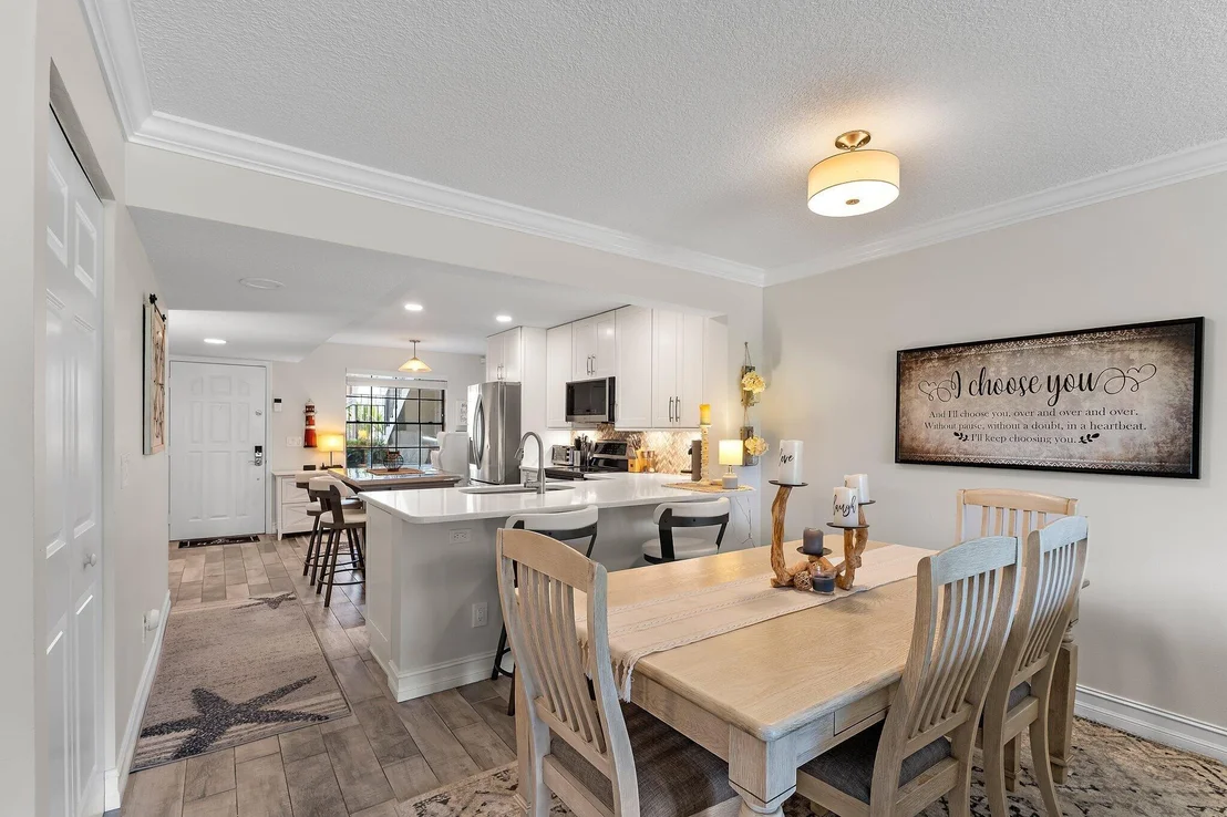Photo of Unit B at 1201 Pinecrest Circle
