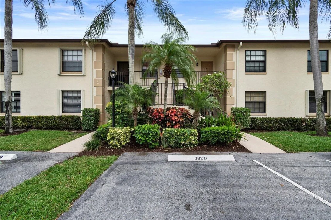 Photo of Unit C at 301 Pinecrest Circle