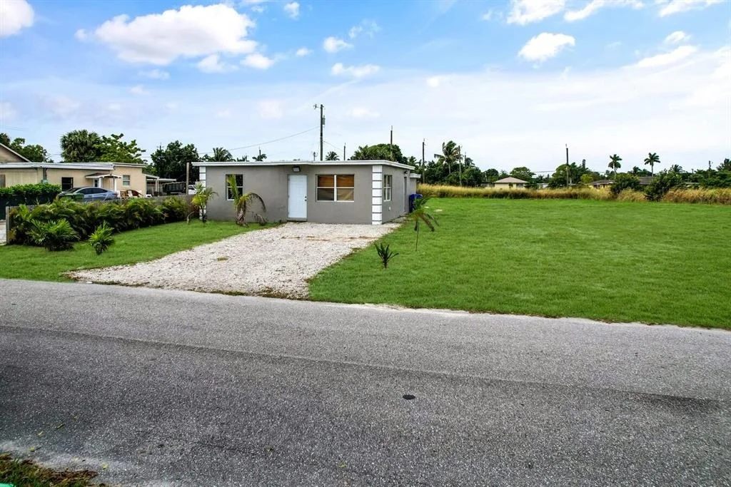 Photo of 3699 Coconut Road